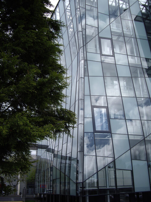 Façade rideau (ou “mur rideau”) en aluminium